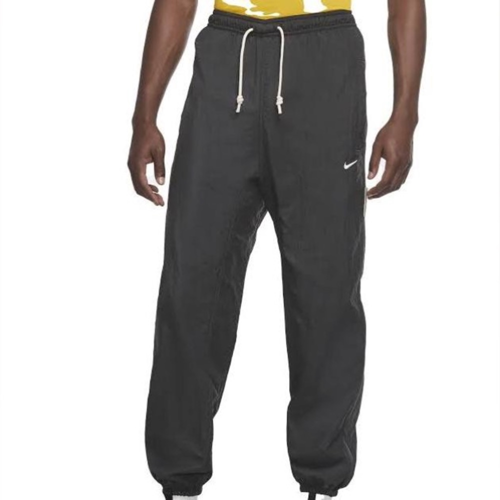 Nike Standard Issue Basketball Pants
Smoke Grey - Standard Fit